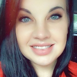 Meet your Posher, Emilee